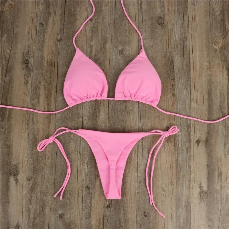 Bikini trójkątne wiązane ze stringami
