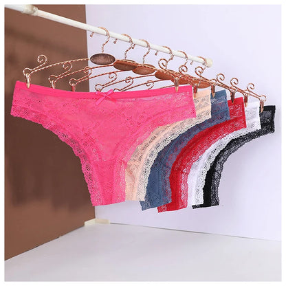 Koronkowe stringi z kokardką