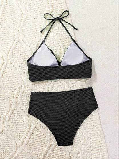 Dwuczęściowe bikini z wysokim stanem i skrzyżowanym topem
