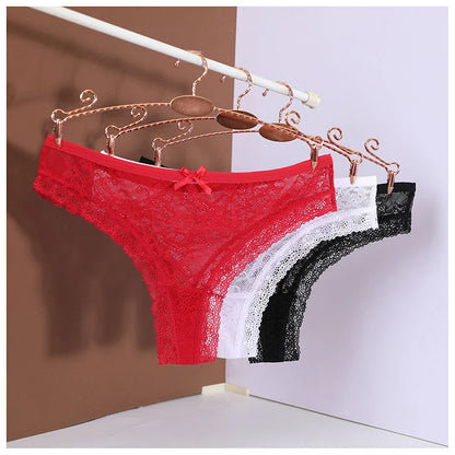 Koronkowe stringi z kokardką