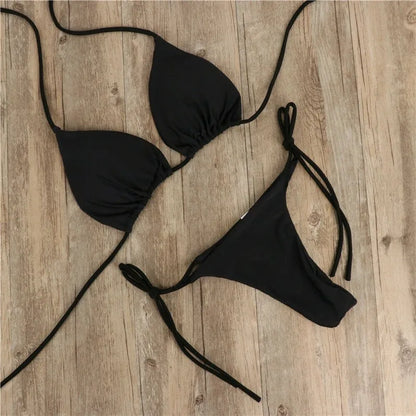 Bikini trójkątne wiązane ze stringami