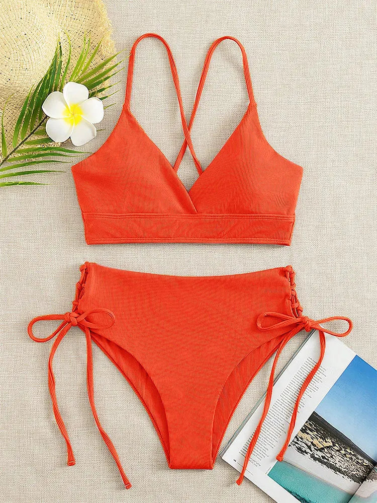 Dwuczęściowe bikini ze sznurowaniem i dekoltem V