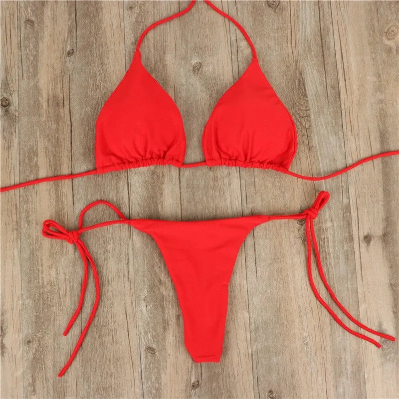 Bikini trójkątne wiązane ze stringami