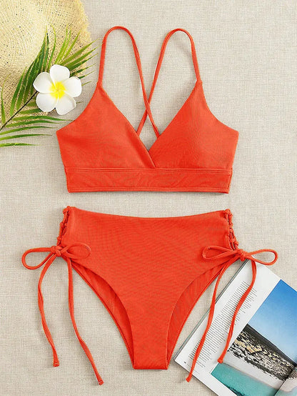 Dwuczęściowe bikini ze sznurowaniem i dekoltem V