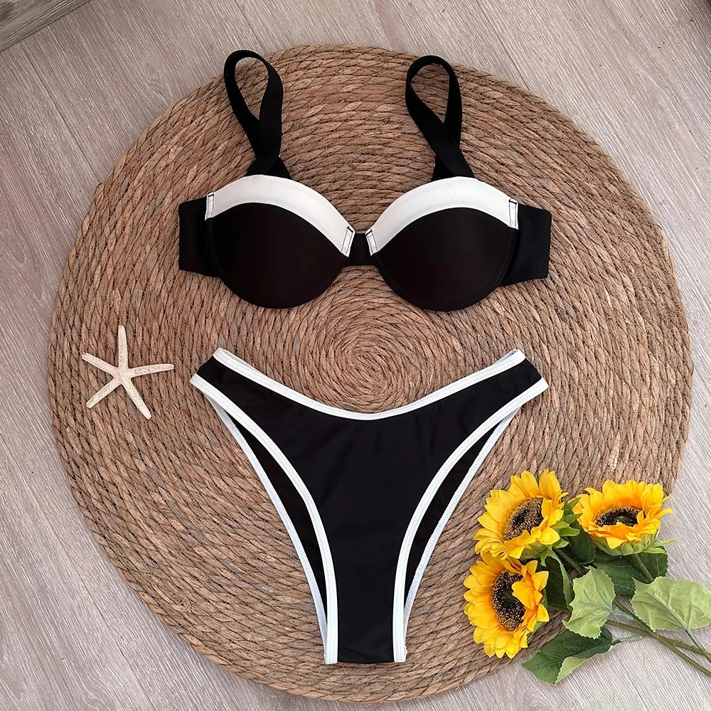Jednoczęściowy strój kąpielowy monokini z odkrytymi plecami