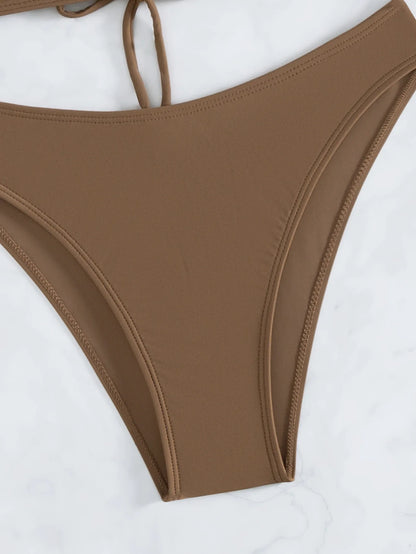 Bikini brazylijskie ze stringami i bandeau