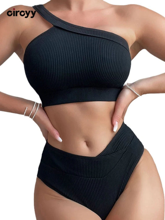 Bikini na jedno ramię ze stringami